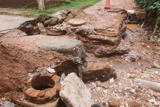 Brumado: Prefeito culpa a Embasa por danos causados pela chuva e fala em municipalizar os serviços