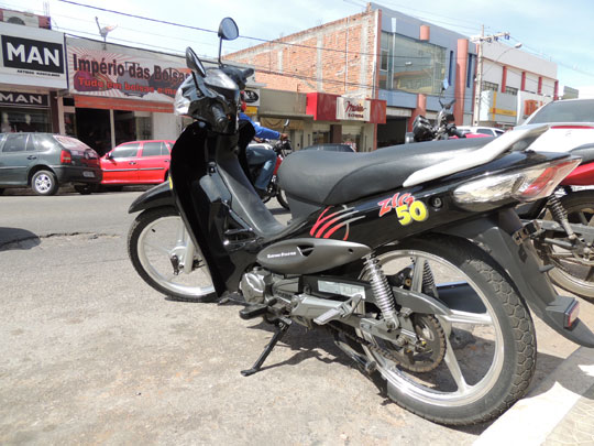 Habilitação para cinquentinhas começa a ser exigida hoje (1º); multa é de R$ 574,62