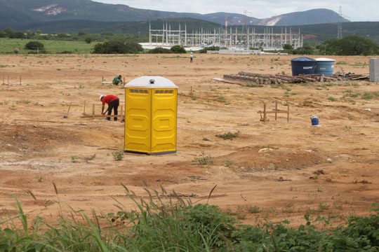 Primeiros piquetes marcam início das obras do presídio de Brumado