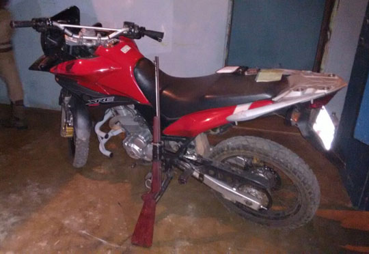 Rastreador ajuda polícia a recuperar moto roubada e localizar base do tráfico em Brumado