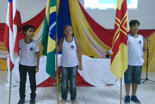 Estudantes comemoram retorno das aulas em Brumado