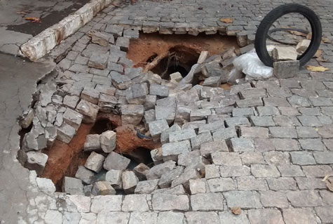 Buracos das chuvas podem impedir a realização do Carnaval 2015 em Brumado