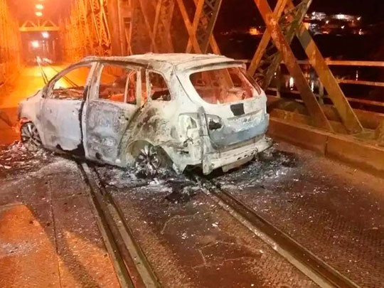 Grupo invade cidade, explode banco e incendeia carros em Cachoeira