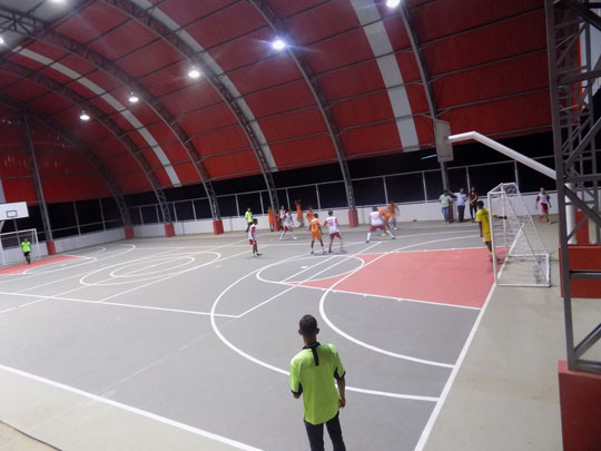 Caculé: Prefeitura entrega reforma e cobertura de quadra poliesportiva