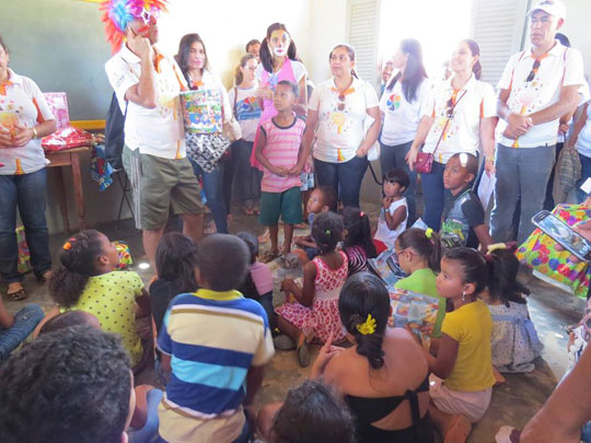 Caetité: Estudantes promovem ação solidária e presenteiam crianças carentes