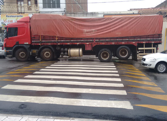 Mais um flagrante de desrespeito à acessibilidade no trânsito de Brumado