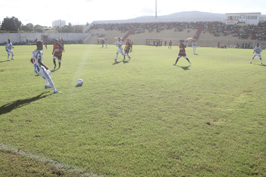 Vila seca adversários por vaga nas semifinais do Campeonato Brumadense de Futebol