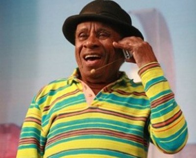Humorista Canarinho morre de infarto aos 86 anos