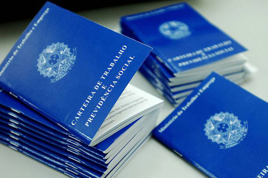 Governo quer que servidor público se aposente mais tarde