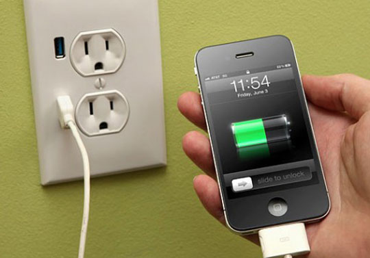 Falar ao celular enquanto está na tomada é risco que pode levar à morte