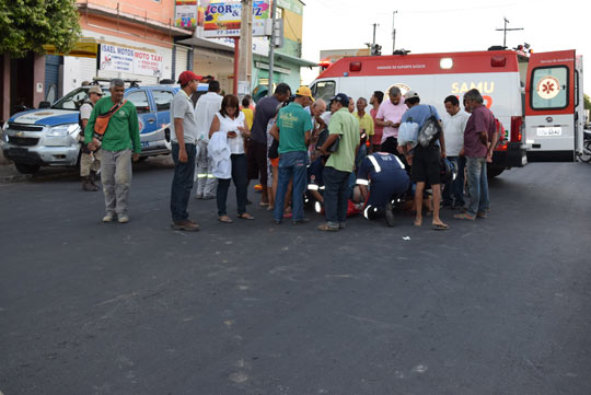 Colisão entre motos provoca fratura em motociclista no centro de Brumado