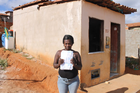 Brumado: Mulher tem conta de água cortada e diz que está sendo lesada pela Embasa