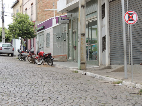 Brumado: Bandidos assaltam contabilidade