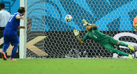 Com um a menos, Costa Rica elimina a Grécia nos pênaltis