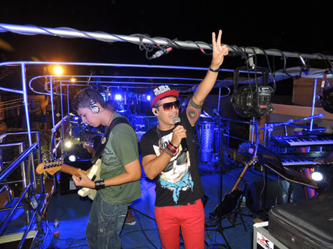 CarnaBrumado: Banda Sem Limite abre primeira noite da folia