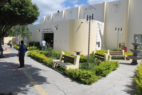 Câmara de Brumado recebe ornamentação natalina