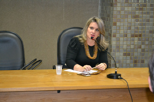 Deputada Ivana Bastos apresenta projeto que proíbe a retenção de veículo por dívida do IPVA