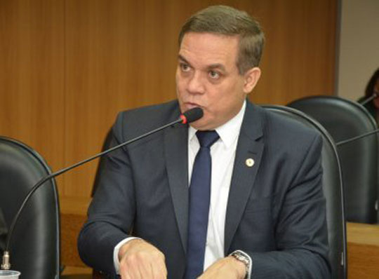 Deputado Luciano Ribeiro pretende judicializar caso sobre regimes de urgência na AL-BA