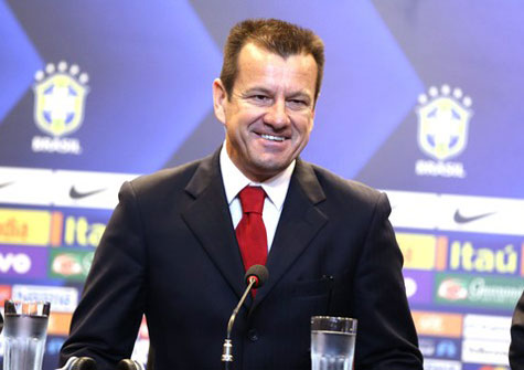 CBF apresenta Dunga como novo técnico da seleção brasileira