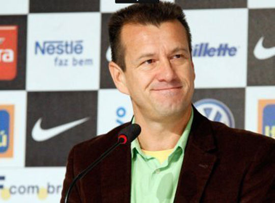 Dunga convoca Seleção para jogos contra Argentina e Peru