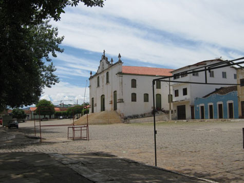 Érico Cardoso: Prefeito é multado por contratar sem concurso público