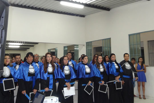 Alunos de cinco cursos de graduação colam grau na UAB de Brumado
