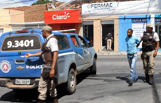 Brumado: Homem fica preso em correspondente da Caixa ao tentar furtar notebook