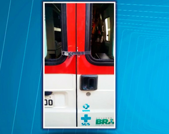 Sucateadas, ambulâncias do Samu têm portas presas a atadura e cinta