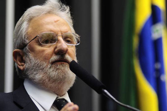 Psol anuncia que vai pedir impeachment de Michel Temer