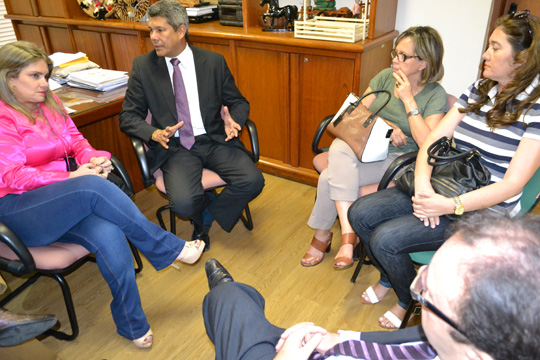 Deputada Ivana Bastos busca benefícios para Pindaí e Dom Basílio