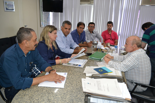 Deputada Ivana Bastos solicita iluminação do acesso de Matina