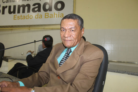 Sem partido, José Carlos dos Reis é assediado por colegas durante sessão legislativa em Brumado