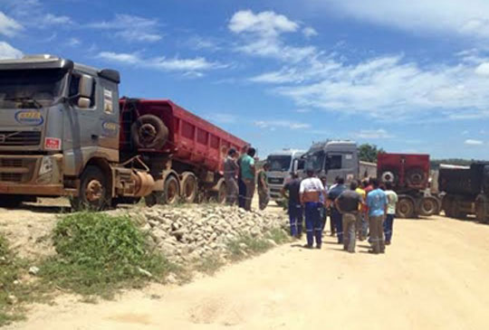 Lagoa Real: Caminhoneiros paralisam atividades em protesto contra condições de trabalho da Fiol