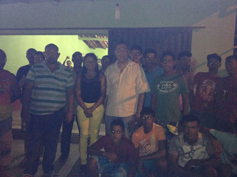 Brumado: Moradores da comunidade do Represo comemoram a construção do novo campo de futebol