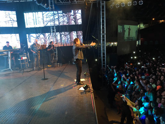 Mais de 30 mil pessoas curtiram Leonardo na abertura do São João de Caculé