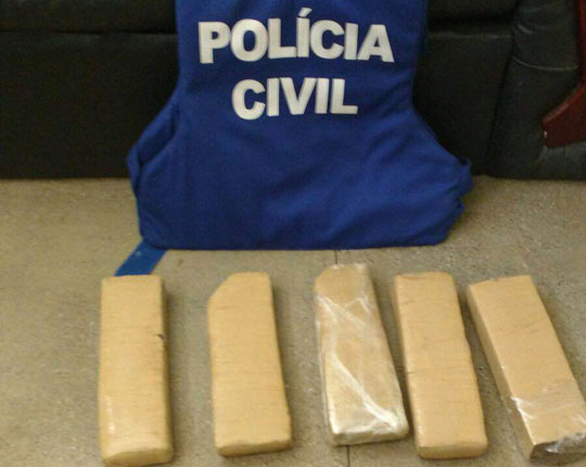 Livramento de Nossa Senhora: Dupla é presa na BA-152 com 5 kg de maconha
