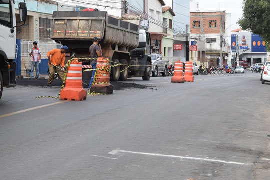 Brumado: Empresa refaz e começa a construir novas faixas elevadas de pedestre