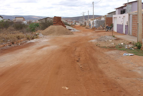 Brumado: ?Só nós temos racionamento de água?, reclama moradores do Maria de Lourdes