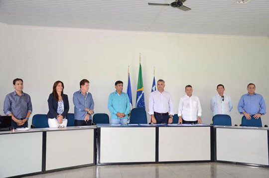 Deputado Luciano Ribeiro prestigia posse da nova diretoria do Consórcio Alto do Sertão