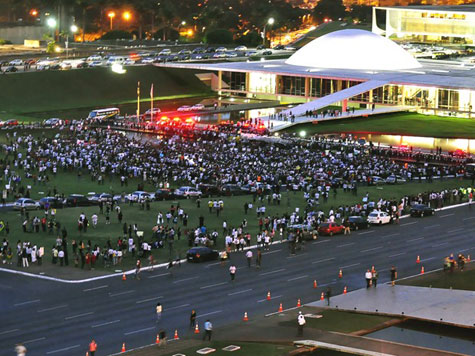 Protestos pelo país reúnem mais de 250 mil pessoas