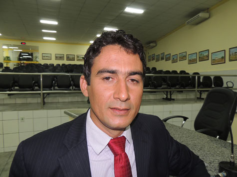 Brumado: Márcio Moreira anuncia que ruas do Bairro Olhos D?água serão pavimentadas