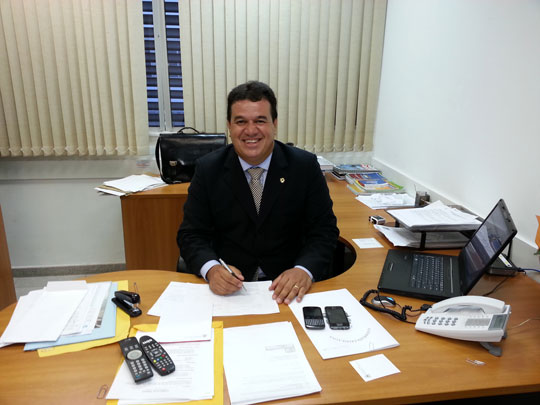 Pai do deputado Marquinho Viana recebia R$ 2,5 mil da Assembleia Legislativa da Bahia