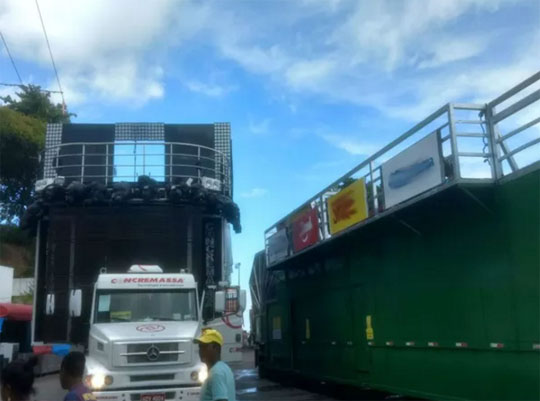 Motorista de trio é eletrocutado durante carnaval de Salvador