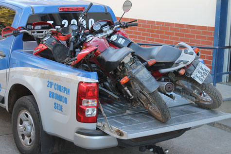 Brumado: Polícia troca tiros com bandidos e acaba com desmanche de motos