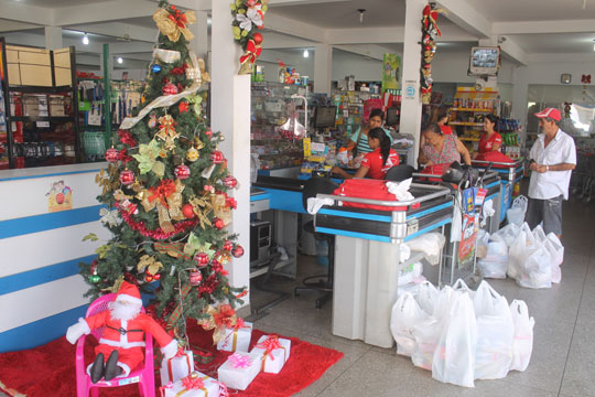 Em meio à crise, CDL lança campanha e lojas entram no clima de Natal em Brumado