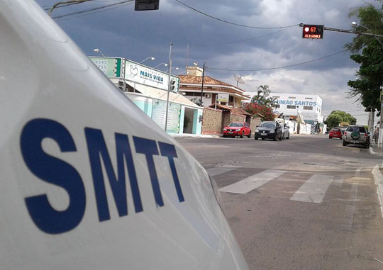 Brumado: Superintendência de Trânsito inicia troca da base semafórica do município