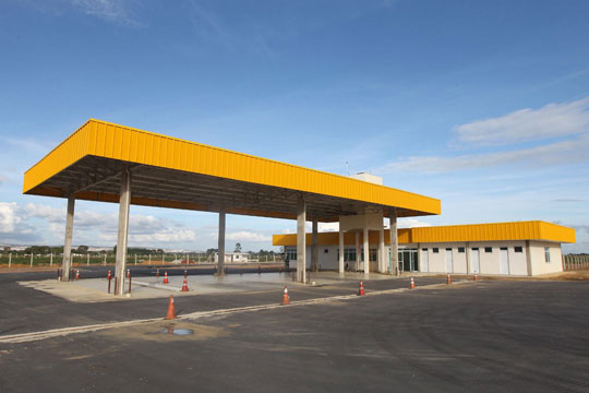 Rui Costa vistoria obras do novo aeroporto de Vitória da Conquista