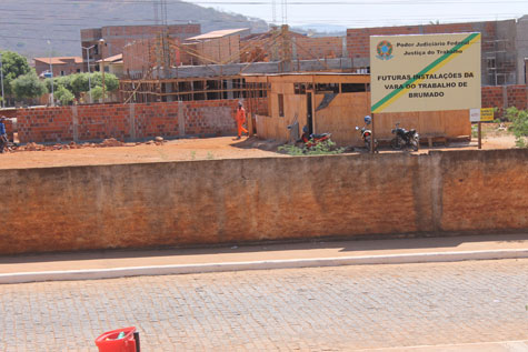 Brumado: Obras do TRT devem ser concluídas em 2015