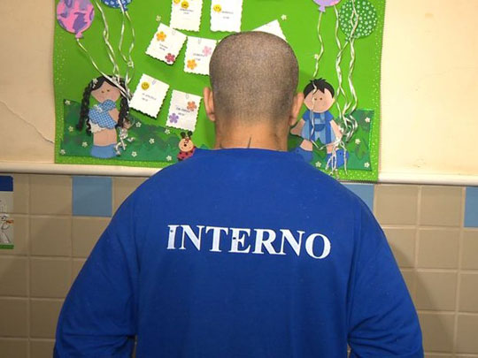 Suspeito de estuprar filha diz que 'teria que tirar sua virgindade'