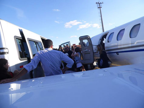Paula Fernandes irrita fãs em aeroporto de Guanambi